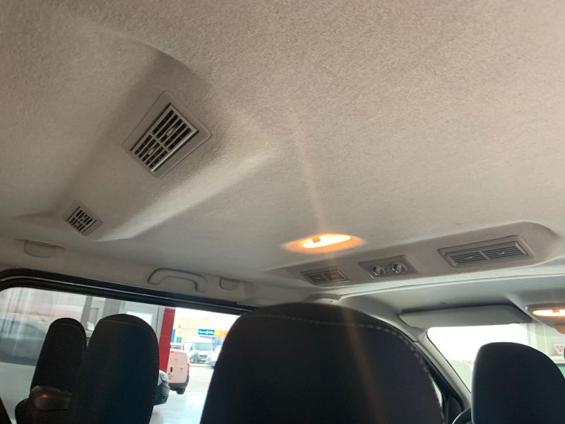 furgoneta vivaro 9 plazas interior climatizacion