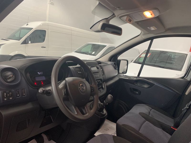 furgoneta vivaro 9 plazas interior conductor